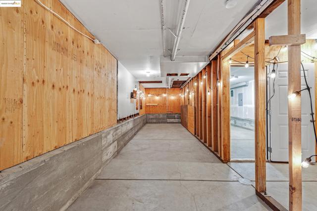 861 20Th St, Oakland CA: https://media.crmls.org/mediaz/a1d15438-692d-4080-ae91-7cf4f420f09f.jpg