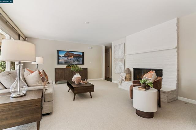 2233 Lomond Ln, Walnut Creek CA: https://media.crmls.org/mediaz/a1d15a83-24f3-4ab0-86b7-2047447b3872.jpg