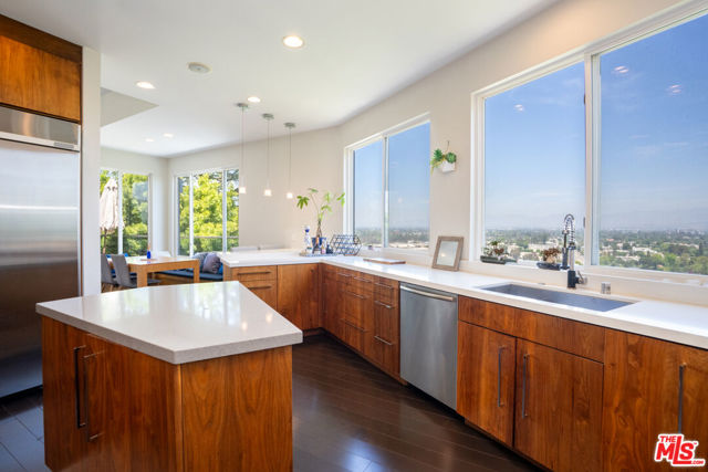 3865 Buena Park Drive, Studio City CA: https://media.crmls.org/mediaz/a1d288f8-acbc-45e2-be82-fcec4f0c56fb.jpg