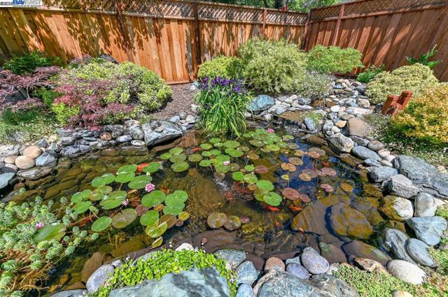 6701 Taffy Ct, Pleasanton CA: https://media.crmls.org/mediaz/a1d41cb6-3d3a-4287-aeac-78326b6efc20.jpg