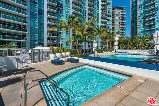 13700 MARINA POINTE Drive, Marina del Rey CA: https://media.crmls.org/mediaz/a1d456d1-e96f-4dd2-bbfb-5c0fe5eb0d81.jpg