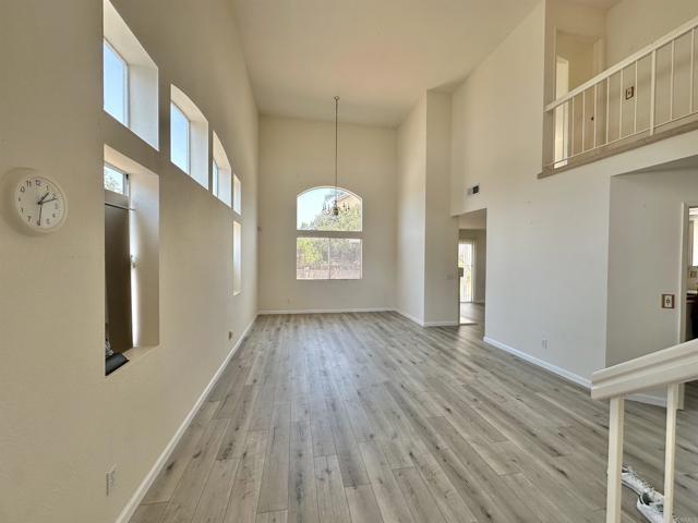 Detail Gallery Image 4 of 25 For 579 via La Paloma, Chula Vista,  CA 91910 - 4 Beds | 3 Baths