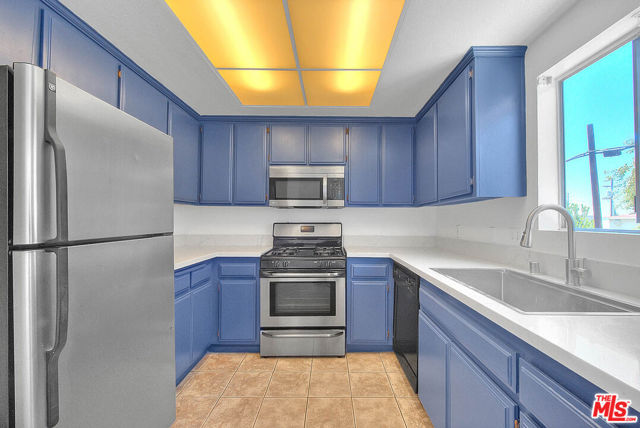 8741 Darby Avenue, Northridge CA: https://media.crmls.org/mediaz/a1d4ea97-ea0b-4213-8753-6195cd6f708c.jpg