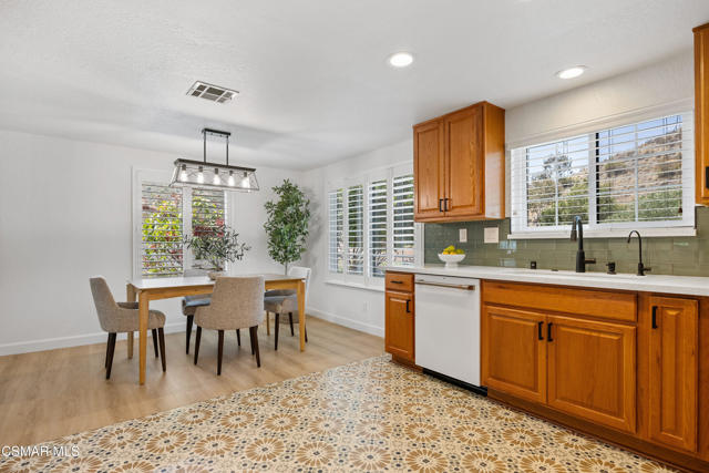 1134 Paquita Street, Camarillo CA: https://media.crmls.org/mediaz/a1d54536-c252-419f-bbe1-c00ac0429bf4.jpg