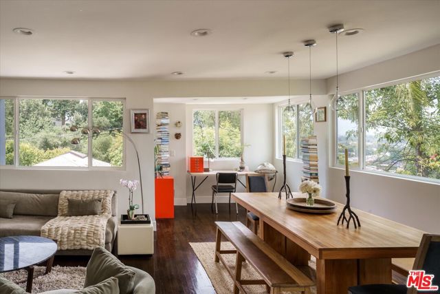 11372 Brill Drive, Studio City CA: https://media.crmls.org/mediaz/a1d62cb1-3b4f-4edf-b852-41156ae33359.jpg