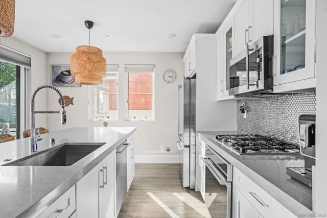 810 Santa Barbara Place, San Diego CA: https://media.crmls.org/mediaz/a1d6cc9d-9043-46d6-bd61-5f99222b3f87.jpg