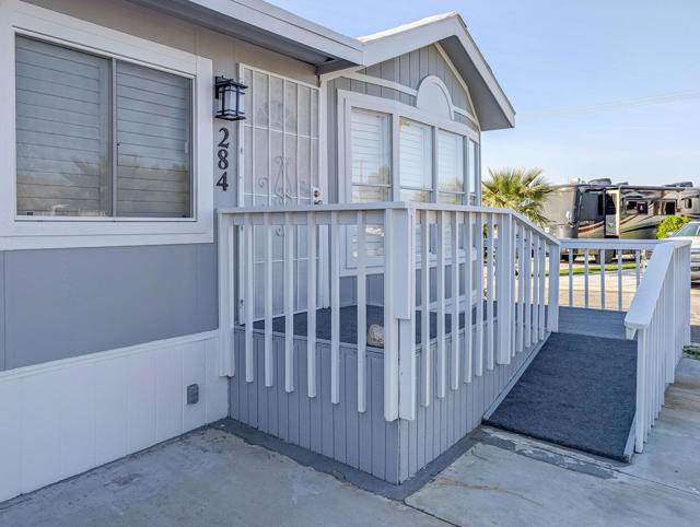 70200 Dillon Road, Desert Hot Springs CA: https://media.crmls.org/mediaz/a1d6e260-8fe7-429c-adc6-740d32c5ff3c.jpg