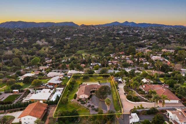 Detail Gallery Image 2 of 57 For 2717 Alexander Dr, Escondido,  CA 92029 - 4 Beds | 2/1 Baths