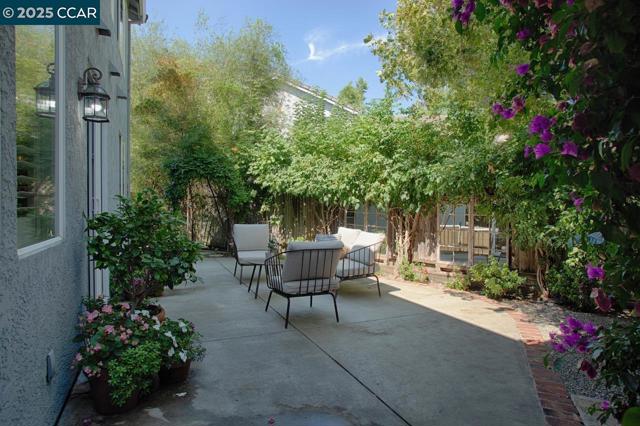 1409 Dumaine St, Concord CA: https://media.crmls.org/mediaz/a1d8050a-4a76-41d4-9876-7f3d0af5fb36.jpg