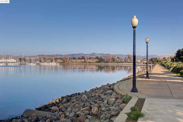 1205 Melville Sq, Richmond CA: https://media.crmls.org/mediaz/a1d8128f-5ab8-4920-9616-b388b8400d75.jpg
