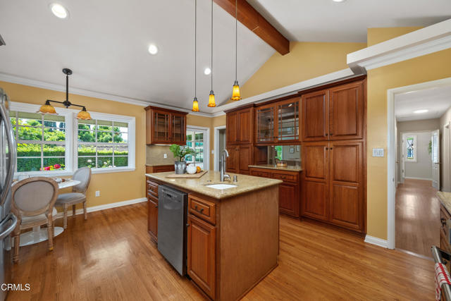 Detail Gallery Image 14 of 46 For 1421 Oneonta Knoll, South Pasadena,  CA 91030 - 5 Beds | 3 Baths