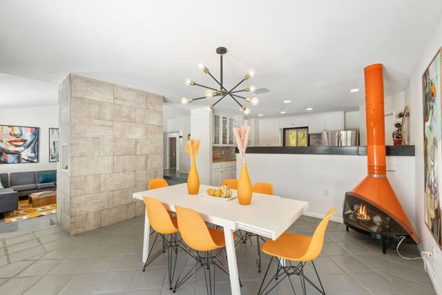 1862 N Nogales Way, Palm Springs CA: https://media.crmls.org/mediaz/a1d8f84b-c5df-440c-93cb-052848546d8c.jpg