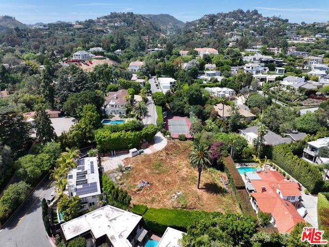 1120 Summit Drive, Beverly Hills CA: https://media.crmls.org/mediaz/a1d961d5-8e84-407e-aa62-4b89c0d59e45.jpg
