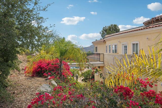 15035 Orchard View Dr, Poway CA: https://media.crmls.org/mediaz/a1d967c2-c1b0-4fd7-8ac7-4f7aa0314921.jpg