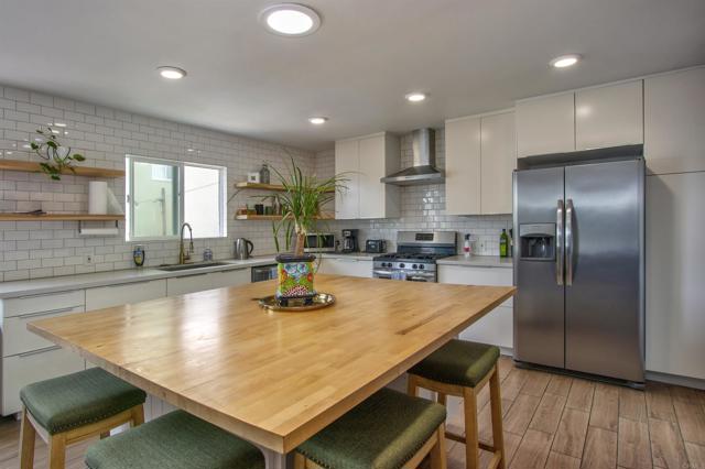 4040 42 35Th Street, San Diego CA: https://media.crmls.org/mediaz/a1d9ecc7-2361-4598-975b-726d6dc678fc.jpg