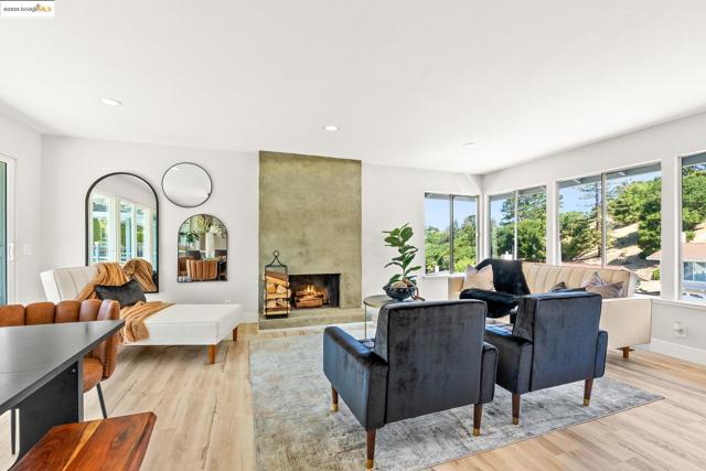 3459 Pinewood Dr, Hayward CA: https://media.crmls.org/mediaz/a1da0135-d348-4c78-a7b8-42eb51be26d6.jpg