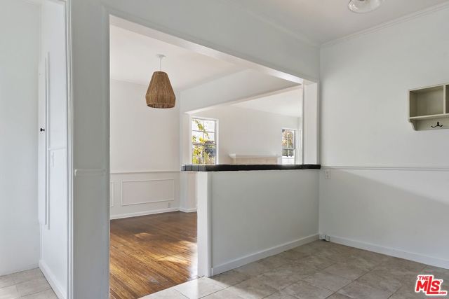 3032 Oakhurst Avenue, Los Angeles CA: https://media.crmls.org/mediaz/a1da51aa-ffd9-4090-af05-046d4c9cf63b.jpg