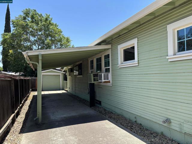 415 W 9Th St, Antioch CA: https://media.crmls.org/mediaz/a1dad534-1b25-4604-93a2-436e21ab6d7c.jpg