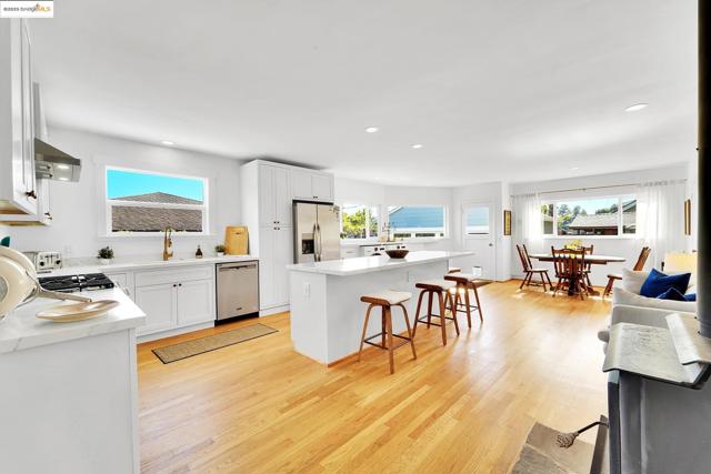 725 Trevethan Ave, Santa Cruz CA: https://media.crmls.org/mediaz/a1db260e-6b3a-4a79-9ed2-7472a53da136.jpg
