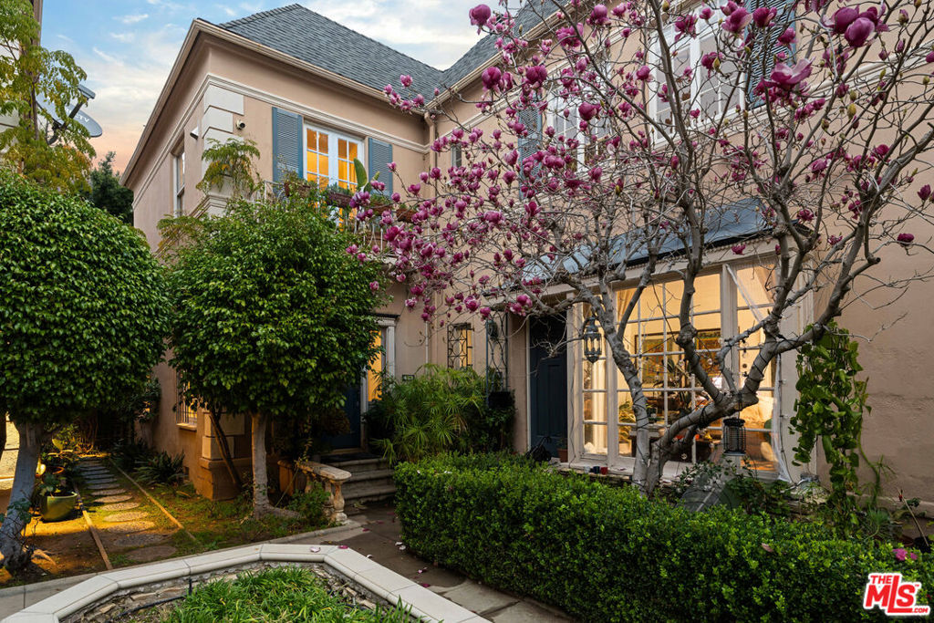 1/2 Orange Street