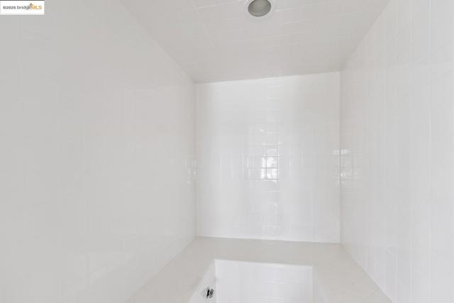 2912 Hillside DR, Burlingame CA: https://media.crmls.org/mediaz/a1db970c-9590-4209-924b-1f97ce77efe0.jpg