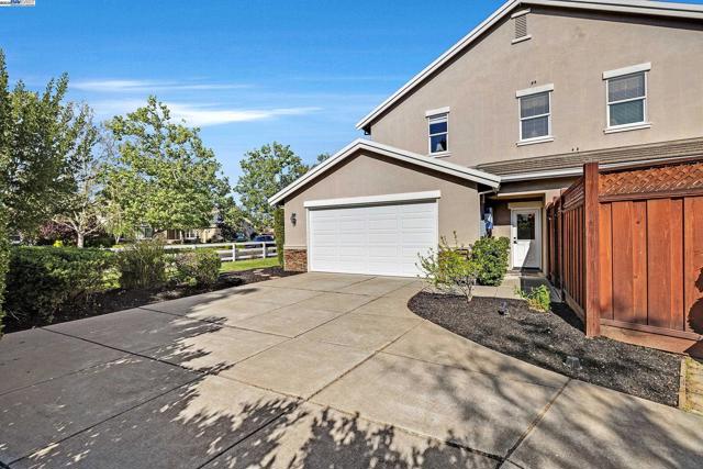 259 Alden Ln, Livermore CA: https://media.crmls.org/mediaz/a1dbeb4d-eb35-402c-a526-341c89086d7f.jpg