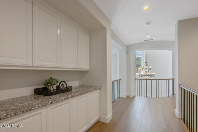 1615 Vista Oaks Way, Westlake Village CA: https://media.crmls.org/mediaz/a1dc3430-8216-4d21-9aa2-37384931d824.jpg