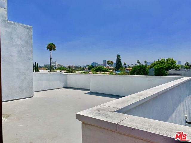 859 S LUCERNE Boulevard, Los Angeles CA: https://media.crmls.org/mediaz/a1dc434d-861e-433c-9971-a05cc8e36611.jpg