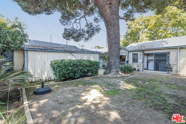 8966 Cadillac Avenue, Los Angeles CA: https://media.crmls.org/mediaz/a1dcbd60-c284-4e84-aaec-31248390b3bc.jpg