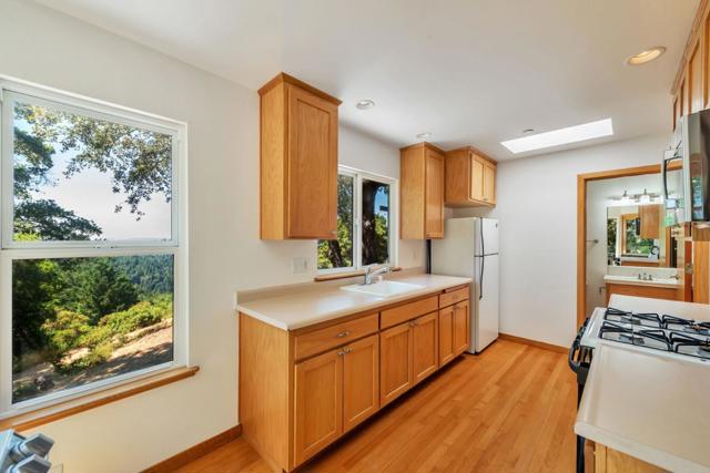 950 Oak Ridge Road, Los Gatos CA: https://media.crmls.org/mediaz/a1dcdfd1-d2a7-4f12-951e-ba743261ffa6.jpg