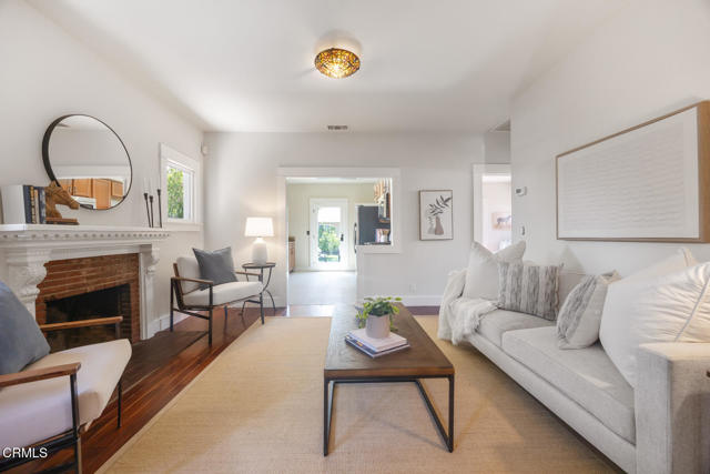 975 N Mentor Avenue, Pasadena CA: https://media.crmls.org/mediaz/a1dd158d-4f02-4271-9251-8d4c17222145.jpg