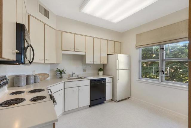 1 Baldwin Avenue, San Mateo CA: https://media.crmls.org/mediaz/a1dd2747-d387-4138-9187-64cf0105e060.jpg