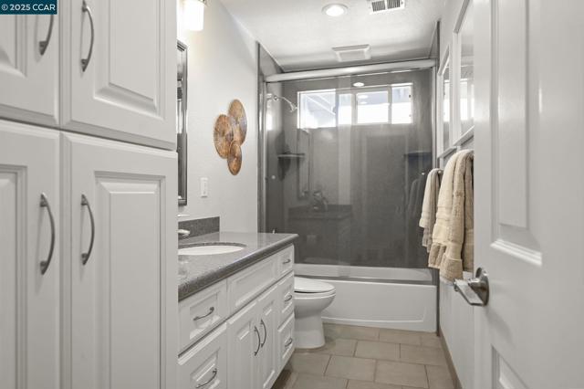 47 Kentfield Ct, Alamo CA: https://media.crmls.org/mediaz/a1dd7466-cd79-49ad-a432-0c903e0c2687.jpg