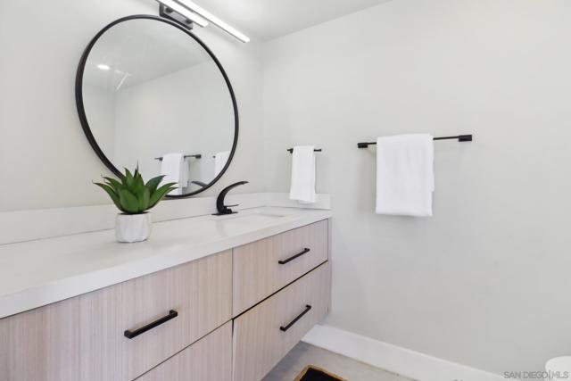 7117 Obelisco Cir, Carlsbad CA: https://media.crmls.org/mediaz/a1dd91aa-f106-43d2-8994-37c2fa87ec18.jpg