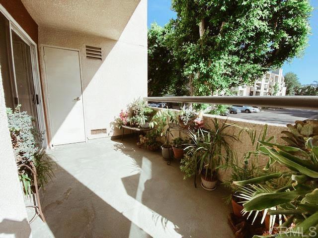 5520 Owensmouth Ave, 103 photo 7