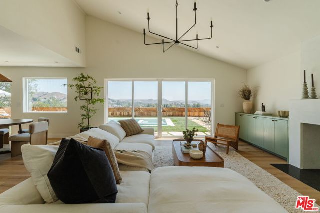 29204 Deep Shadow Drive, Agoura Hills CA: https://media.crmls.org/mediaz/a1de78cc-9c9e-423e-a955-d0bc34a96e05.jpg