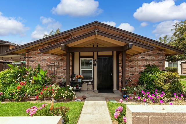 9952 N Magnolia Ave, Santee CA: https://media.crmls.org/mediaz/a1df1ced-9c21-493f-8767-900d3649986a.jpg