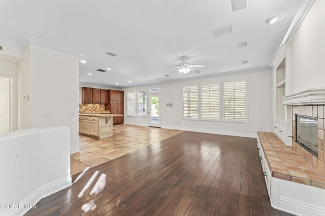 186 Parkside Drive, Simi Valley CA: https://media.crmls.org/mediaz/a1dfbb69-aa6a-4c62-b3e8-1f896a693644.jpg