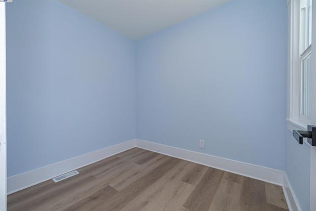 4015 SAN JUAN ST, Oakland CA: https://media.crmls.org/mediaz/a1dfdc93-e02e-4f04-b396-88b1cc859417.jpg