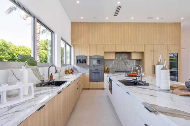 1 Makena Lane, Rancho Mirage CA: https://media.crmls.org/mediaz/a1e028ab-8ead-41bd-b6bc-a9bc46ad833d.jpg