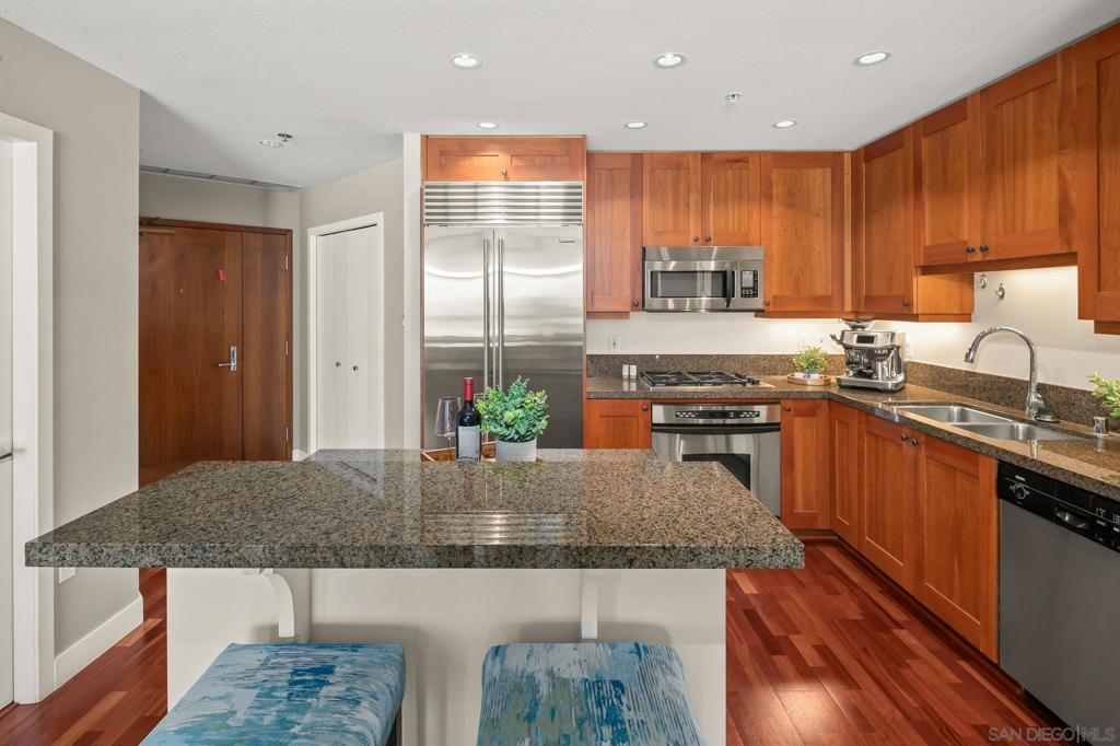 700 Harbor - photo 6