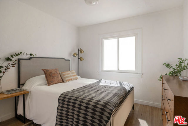 9204 National Boulevard, Los Angeles CA: https://media.crmls.org/mediaz/a1e1b484-09bb-4c2c-bf94-edd5945c40cd.jpg