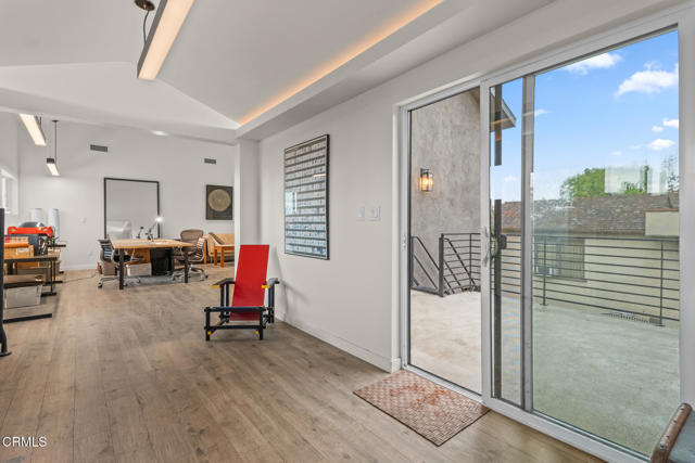 1818 New York Drive, Altadena CA: https://media.crmls.org/mediaz/a1e1f5a7-d173-4a89-8e41-194449b3ff4f.jpg