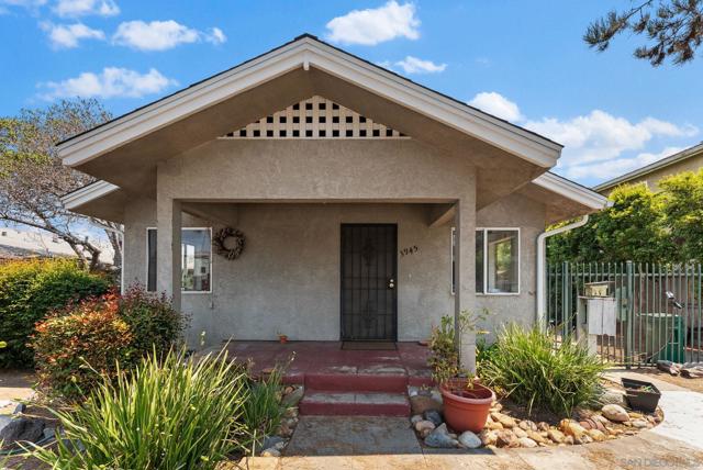 3941 45 32nd St, San Diego CA: https://media.crmls.org/mediaz/a1e28588-173d-4ba1-af51-f16186c8e95d.jpg