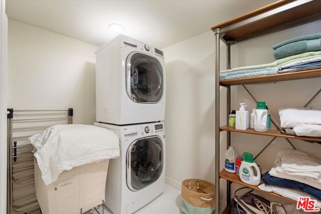 816 Hyperion Avenue, Los Angeles CA: https://media.crmls.org/mediaz/a1e324b8-f9f9-462f-8a18-e7841b5af5fd.jpg