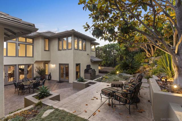 7207 Fairway Rd, La Jolla CA: https://media.crmls.org/mediaz/a1e3790b-4ccb-4034-9e19-5aa70cd250da.jpg
