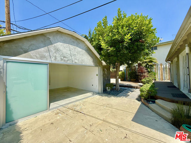 1153 N Poinsettia Place, West Hollywood CA: https://media.crmls.org/mediaz/a1e39241-b8d4-4bc4-987c-334c4bbce2a6.jpg