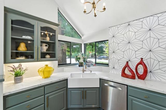 148 Promethean Way, Mountain View CA: https://media.crmls.org/mediaz/a1e3d8ec-f757-4984-b2a4-79cc3433fa19.jpg
