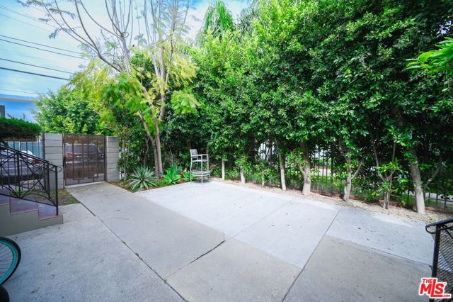 5533 W Jefferson Boulevard, Los Angeles CA: https://media.crmls.org/mediaz/a1e4de5f-6b95-4876-a78b-d2bc7aa27f7c.jpg