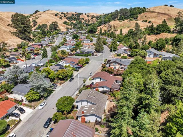 2690 Doidge Ave, Pinole CA: https://media.crmls.org/mediaz/a1e501e2-508c-4e7a-a6ca-5d74afbf36fe.jpg